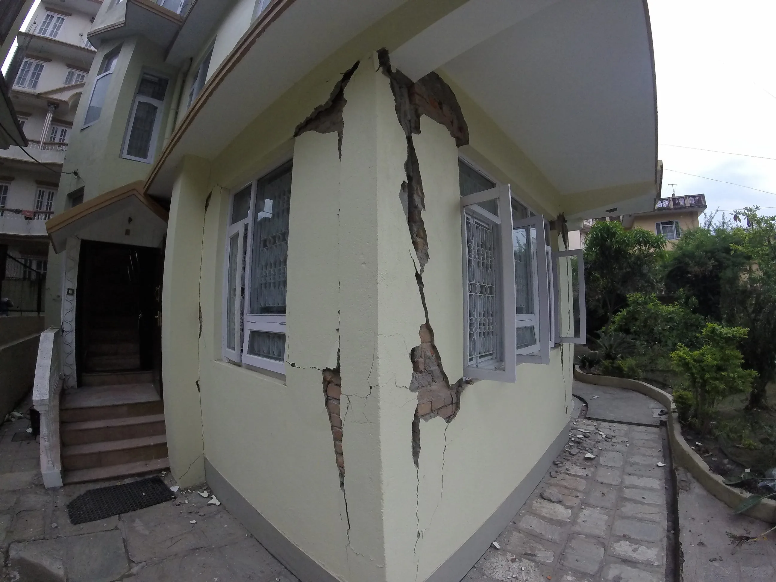 Residential building on the verge of collapse in Rani Bari, #Kathmandu after #Earthquake