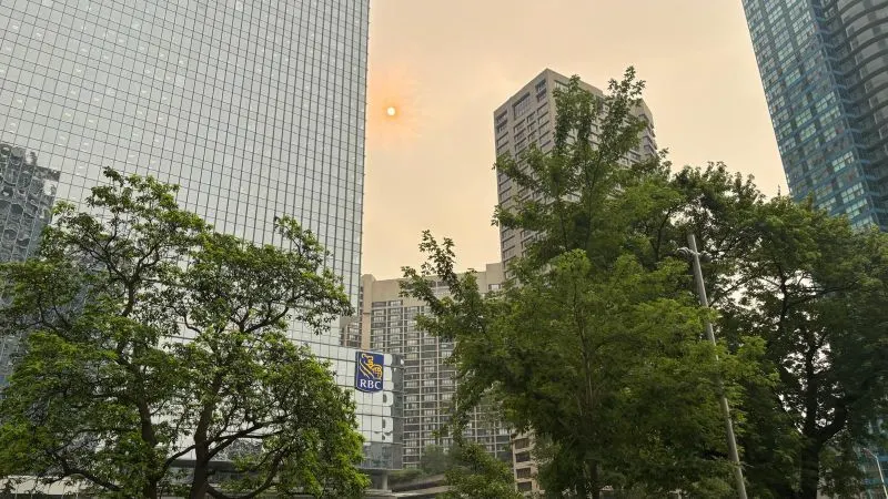 Toronto wildfire smoke image 2